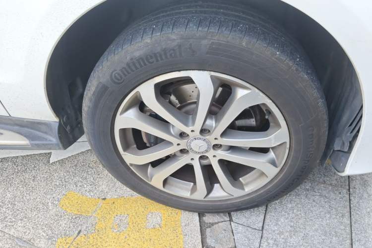 Used Mercedes-Benz GLE 2015 GLE 320 4MATIC Right Front Wheel Hub