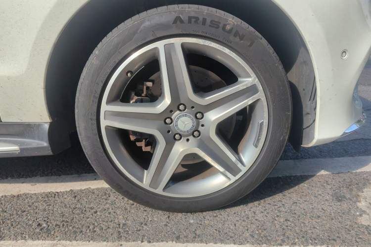 Used Mercedes-Benz GLE 2015 GLE 400 4MATIC Right Front Wheel Hub