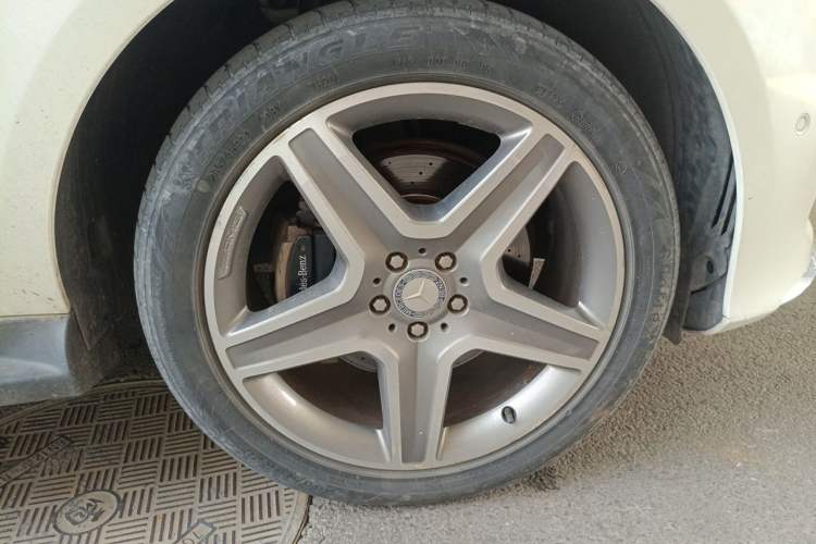 Used Mercedes-Benz GLE 2015 GLE 400 4MATIC Right Front Wheel Hub