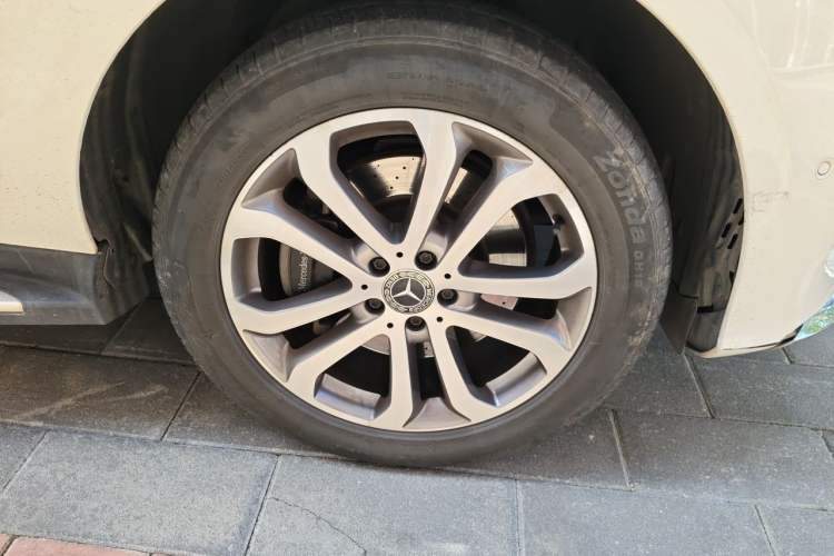 Used Mercedes-Benz GLE 2015 GLE 320 4MATIC Right Front Wheel Hub