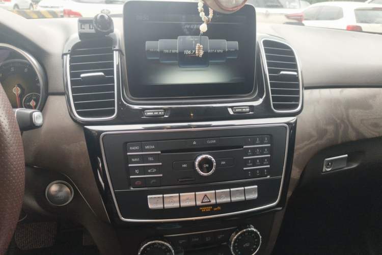 Used Mercedes-Benz GLE 2016 GLE 320 4MATIC Dynamic Edition Audio And AC Panel