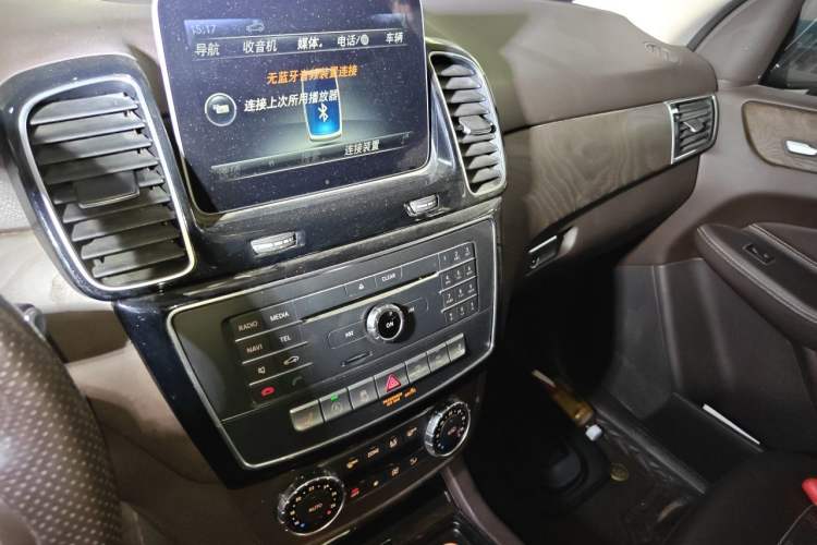 Used Mercedes-Benz GLE 2016 GLE 320 4MATIC Dynamic Edition Audio And AC Panel