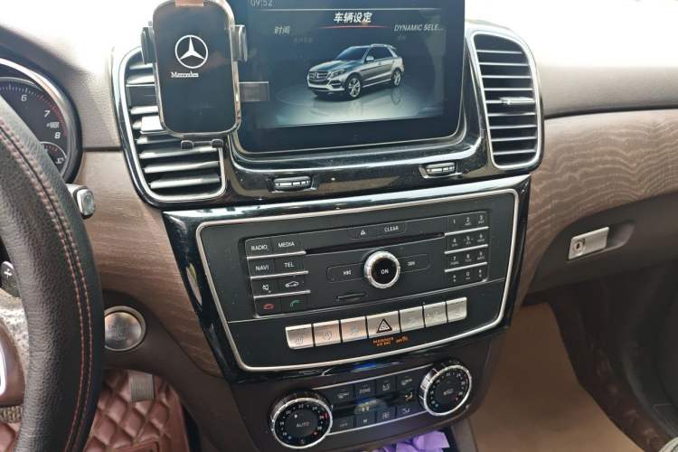 Used Mercedes-Benz GLE 2016 GLE 320 4MATIC Dynamic Edition Audio And AC Panel