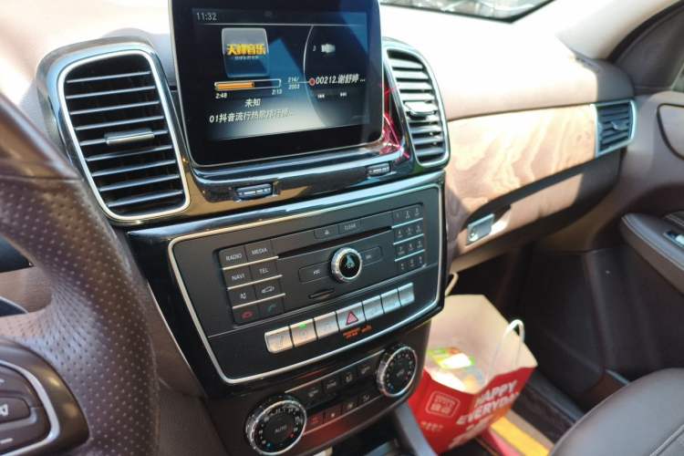 Used Mercedes-Benz GLE 2016 GLE 320 4MATIC Dynamic Edition Audio And AC Panel