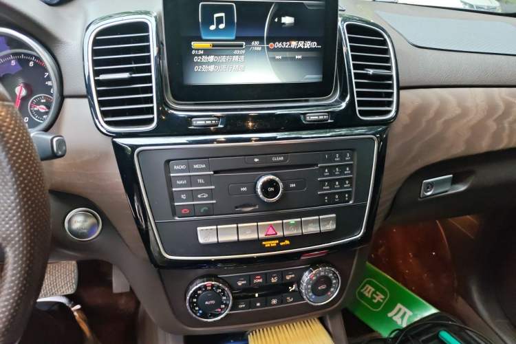 Used Mercedes-Benz GLE 2016 GLE 320 4MATIC Luxury Model Audio And AC Panel