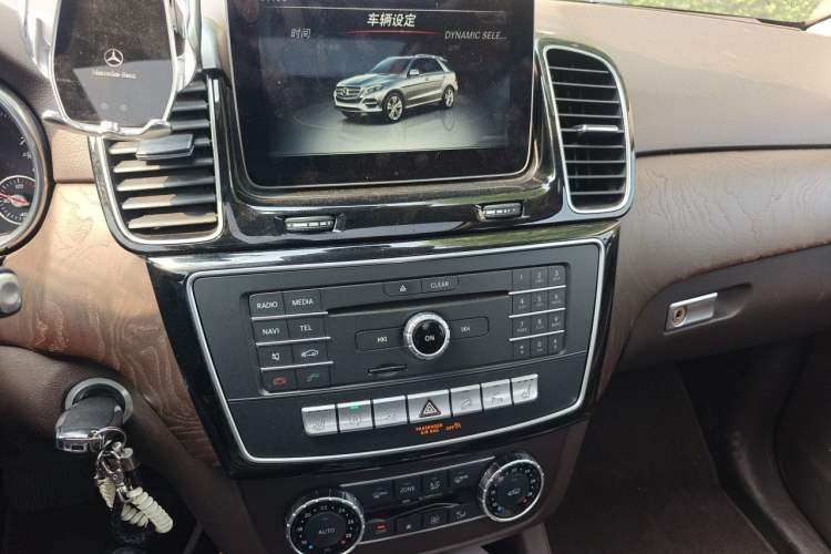 Used Mercedes-Benz GLE 2016 GLE 320 4MATIC Dynamic Edition Audio And AC Panel