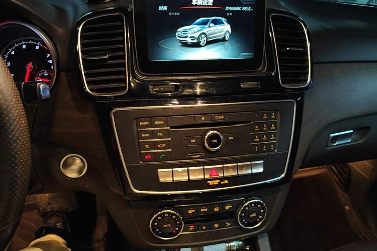 Used Mercedes-Benz GLE 2016 GLE 320 4MATIC Dynamic Edition Audio And AC Panel