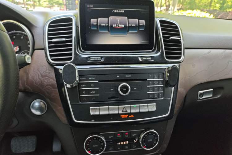Used Mercedes-Benz GLE 2016 GLE 400 4MATIC Audio And AC Panel