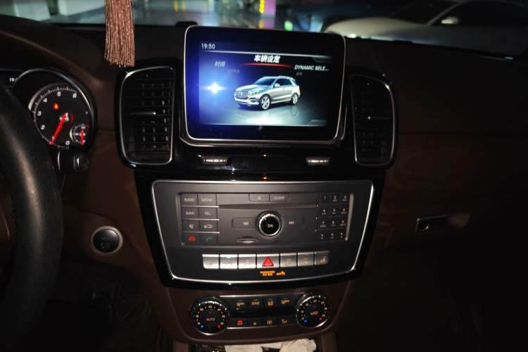 Used Mercedes-Benz GLE 2016 GLE 320 4MATIC Dynamic Edition Audio And AC Panel