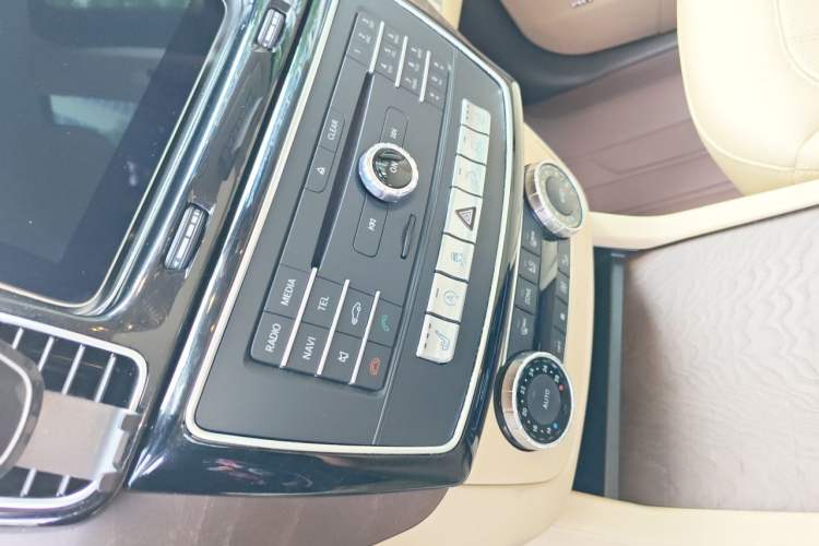 Used Mercedes-Benz GLE 2016 GLE 320 4MATIC Dynamic Edition Audio And AC Panel