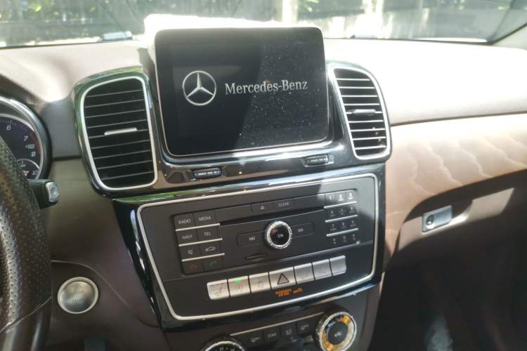 Used Mercedes-Benz GLE 2016 GLE 320 4MATIC Dynamic Edition Audio And AC Panel
