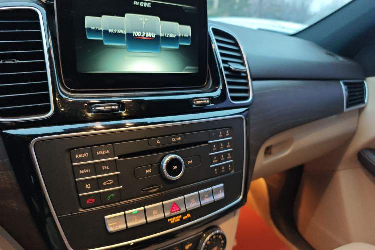 Used Mercedes-Benz GLE 2016 GLE 320 4MATIC Dynamic Edition Audio And AC Panel