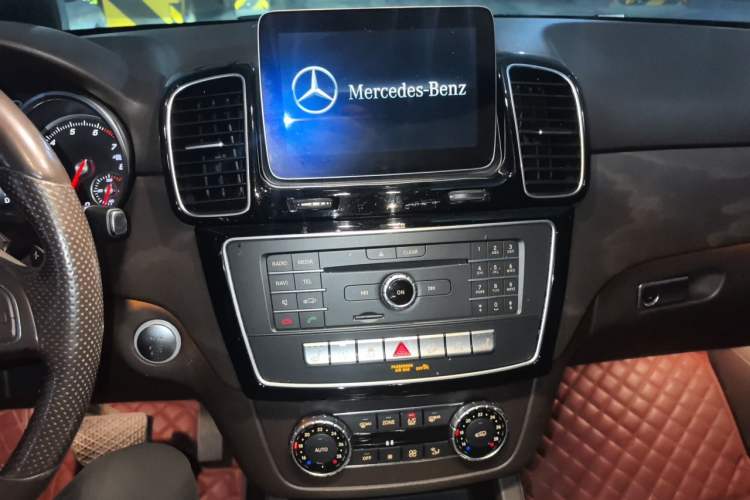 Used Mercedes-Benz GLE 2016 GLE 320 4MATIC Dynamic Edition Audio And AC Panel