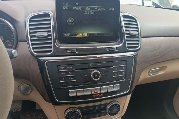 Used Mercedes-Benz GLE 2016 GLE 400 4MATIC Audio And AC Panel