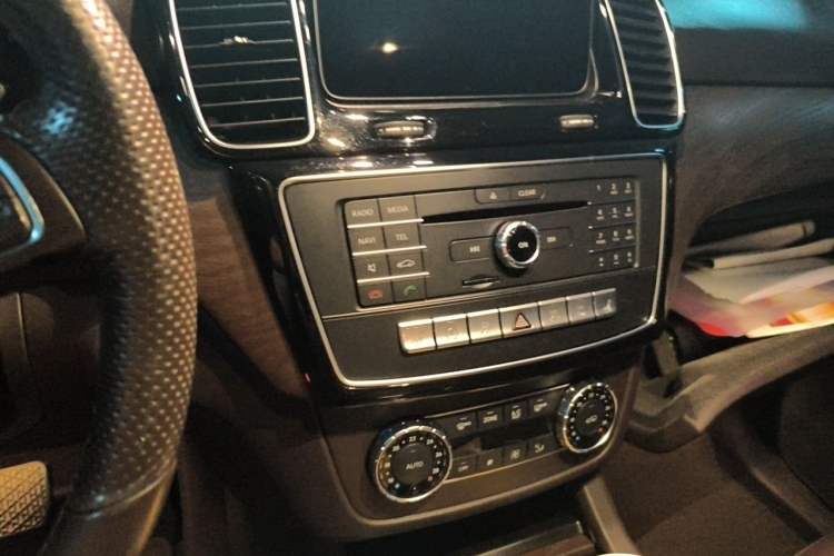 Used Mercedes-Benz GLE 2016 GLE 320 4MATIC Dynamic Edition Audio And AC Panel