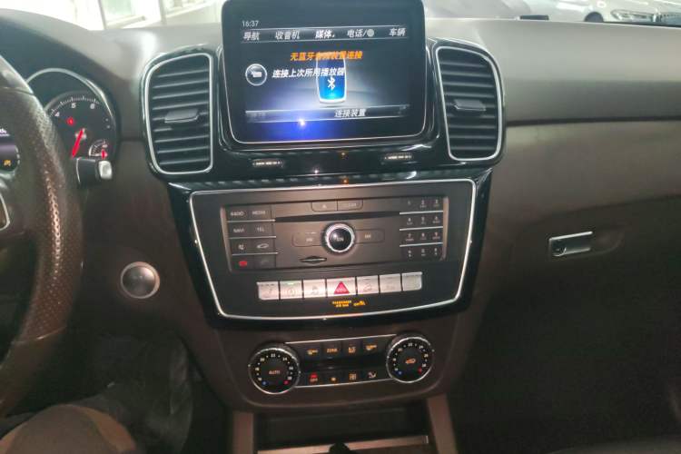 Used Mercedes-Benz GLE 2016 GLE 320 4MATIC Dynamic Edition Audio And AC Panel