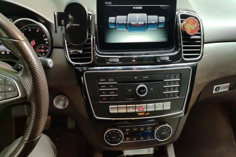 Used Mercedes-Benz GLE 2016 GLE 400 4MATIC Audio And AC Panel