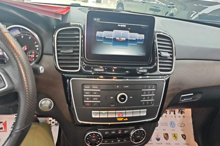 Used Mercedes-Benz GLE 2016 GLE 320 4MATIC Dynamic Edition Audio And AC Panel