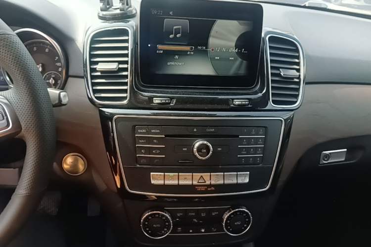 Used Mercedes-Benz GLE 2016 GLE 320 4MATIC Dynamic Edition Audio And AC Panel