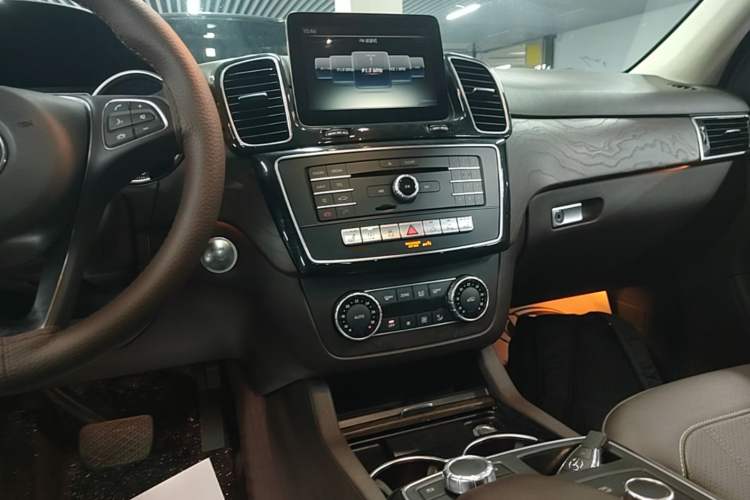 Used Mercedes-Benz GLE 2016 GLE 320 4MATIC Dynamic Edition Audio And AC Panel