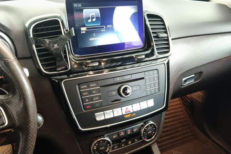 Used Mercedes-Benz GLE 2016 GLE 320 4MATIC Dynamic Edition Audio And AC Panel