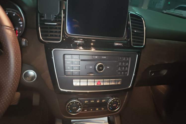 Used Mercedes-Benz GLE 2016 GLE 400 4MATIC Audio And AC Panel