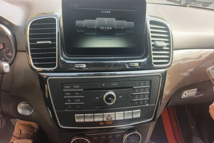 Used Mercedes-Benz GLE 2016 GLE 320 4MATIC Dynamic Edition Audio And AC Panel