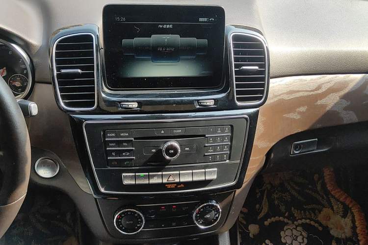 Used Mercedes-Benz GLE 2016 GLE 320 4MATIC Dynamic Edition Audio And AC Panel
