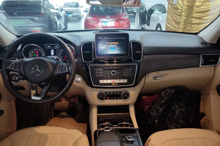 Used Mercedes-Benz GLE 2016 GLE 320 4MATIC Dynamic Edition Center Console