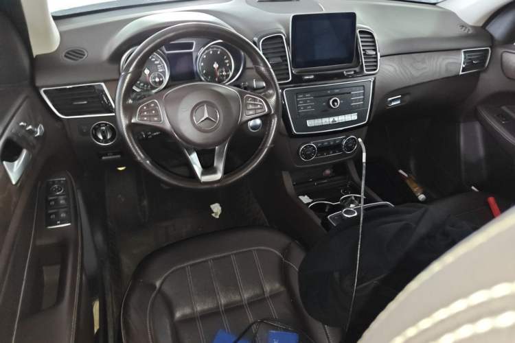 Used Mercedes-Benz GLE 2016 GLE 320 4MATIC Dynamic Edition Center Console