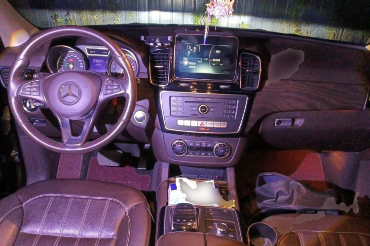 Used Mercedes-Benz GLE 2016 GLE 320 4MATIC Luxury Model Center Console