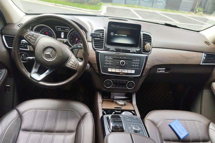 Used Mercedes-Benz GLE 2016 GLE 320 4MATIC Luxury Model Center Console