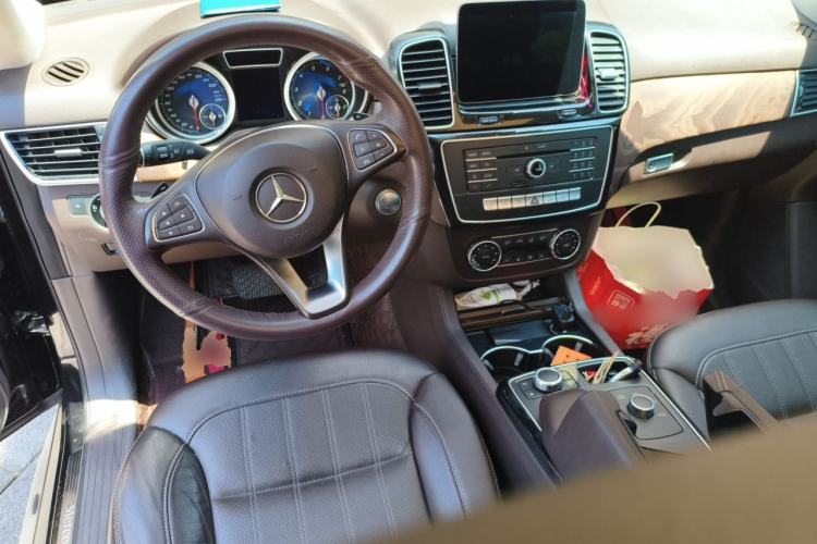 Used Mercedes-Benz GLE 2016 GLE 320 4MATIC Dynamic Edition Center Console