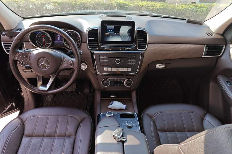 Used Mercedes-Benz GLE 2016 GLE 320 4MATIC Dynamic Edition Center Console