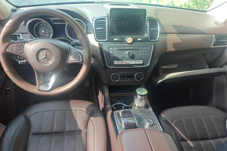 Used Mercedes-Benz GLE 2016 GLE 320 4MATIC Luxury Model Center Console