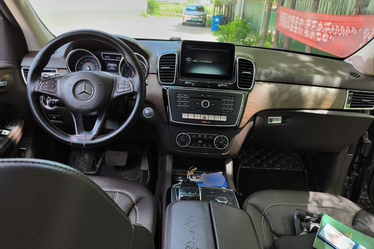 Used Mercedes-Benz GLE 2016 GLE 320 4MATIC Luxury Model Center Console