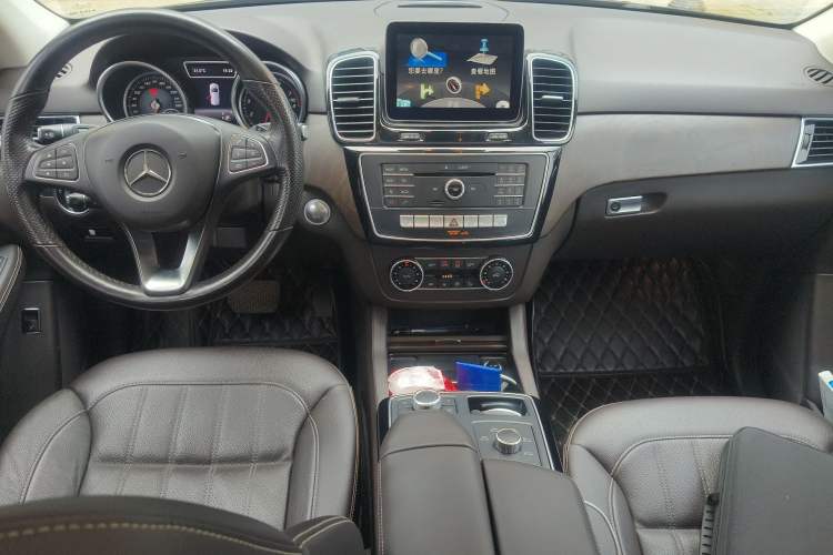 Used Mercedes-Benz GLE 2016 GLE 320 4MATIC Dynamic Edition Center Console