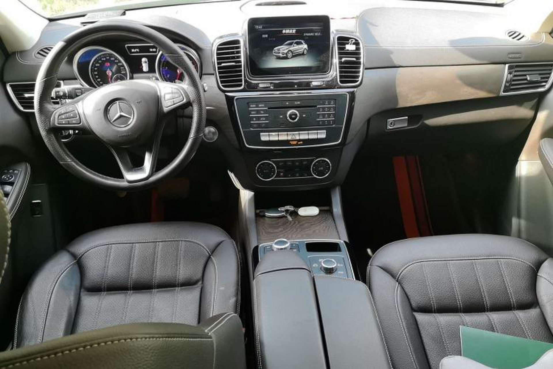 Used Mercedes-Benz GLE 2016 GLE 320 4MATIC Dynamic Edition Center Console