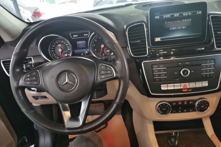 Used Mercedes-Benz GLE 2016 GLE 400 4MATIC Center Console