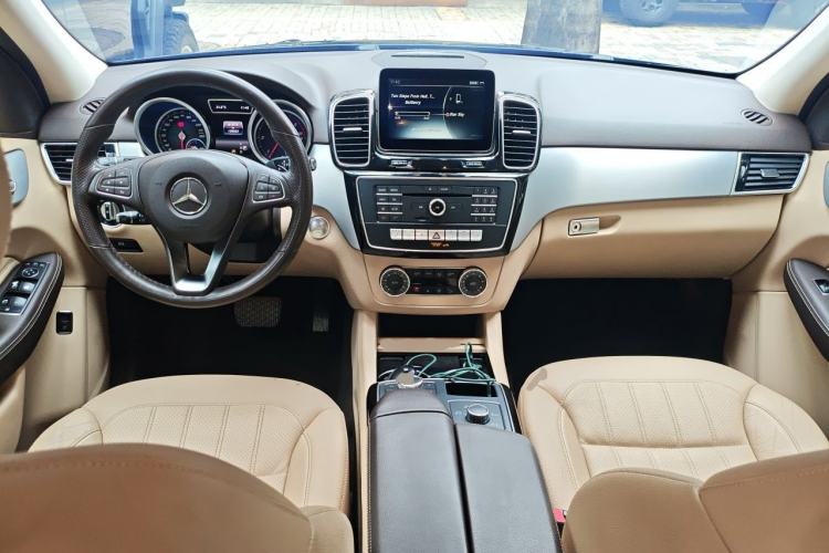 Used Mercedes-Benz GLE 2016 GLE 300 d 4MATIC Center Console