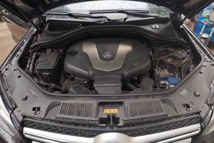 Used Mercedes-Benz GLE  Engine Bay