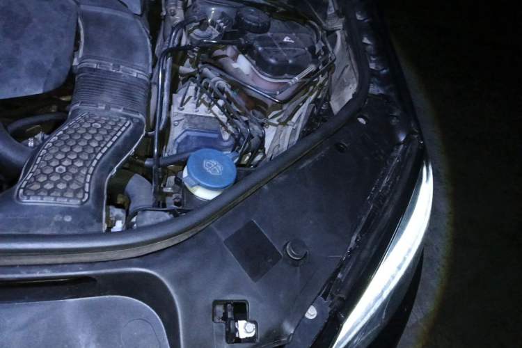 Used Mercedes-Benz GLE 2016 GLE 320 4MATIC Luxury Model Engine Bay Left