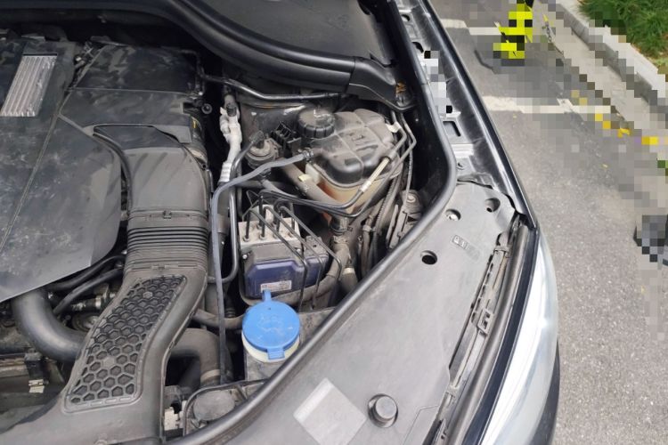 Used Mercedes-Benz GLE 2016 GLE 320 4MATIC Luxury Model Engine Bay Left