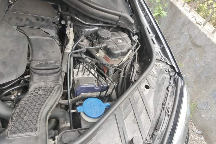Used Mercedes-Benz GLE 2016 GLE 320 4MATIC Luxury Model Engine Bay Left
