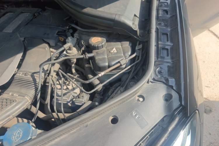 Used Mercedes-Benz GLE 2016 GLE 320 4MATIC Luxury Model Engine Bay Left