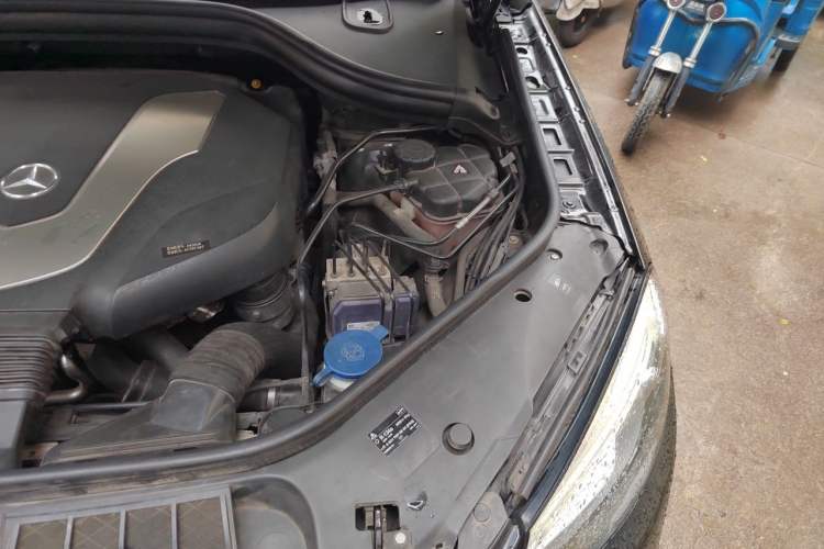 Used Mercedes-Benz GLE  Engine Bay Left