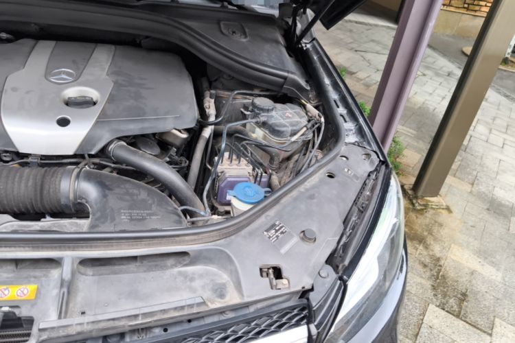 Used Mercedes-Benz GLE 2016 GLE 300 d 4MATIC Engine Bay Left