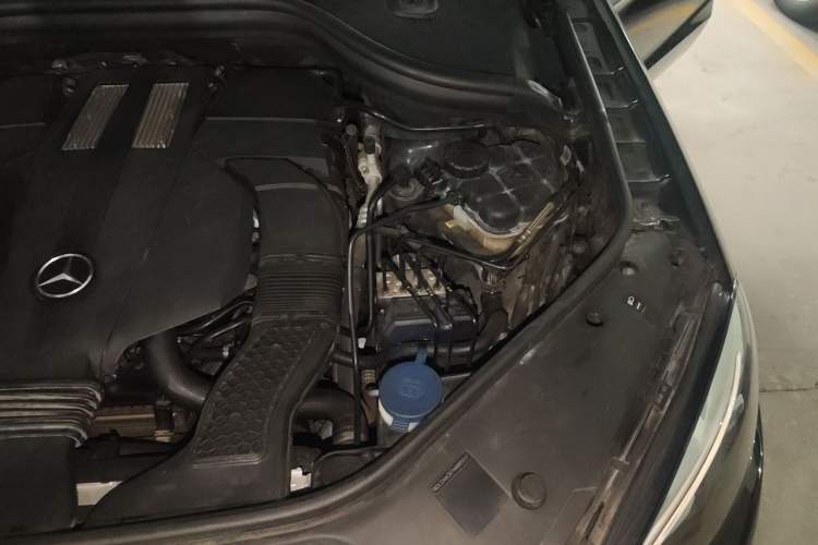 Used Mercedes-Benz GLE 2016 GLE 320 4MATIC Luxury Model Engine Bay Left