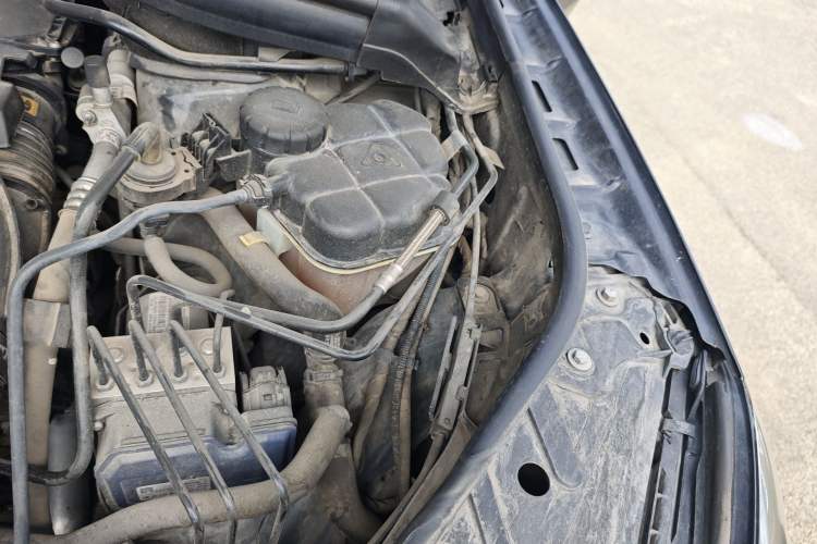 Used Mercedes-Benz GLE 2016 GLE 320 4MATIC Luxury Model Engine Bay Left