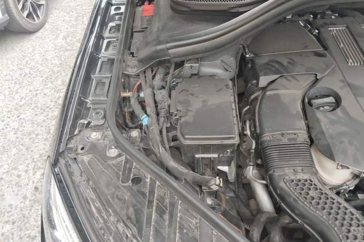 Used Mercedes-Benz GLE 2016 GLE 320 4MATIC Luxury Model Engine Bay Right